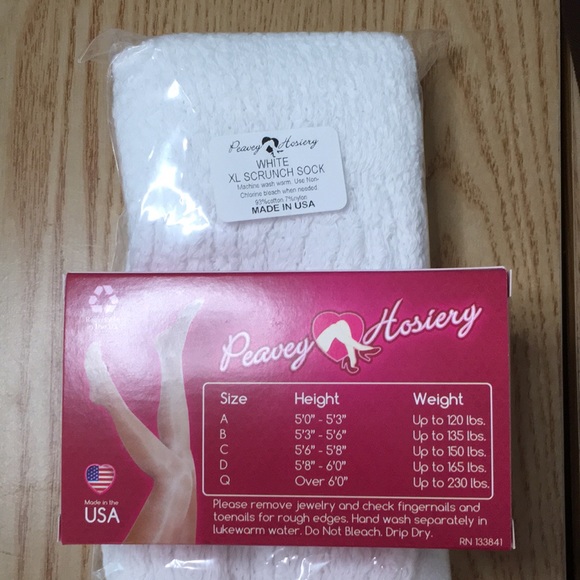 New Hooters Bundle Tank Shorts Pouch Hose Socks & Name Tag Florida Size XS/XXS - Picture 9 of 16